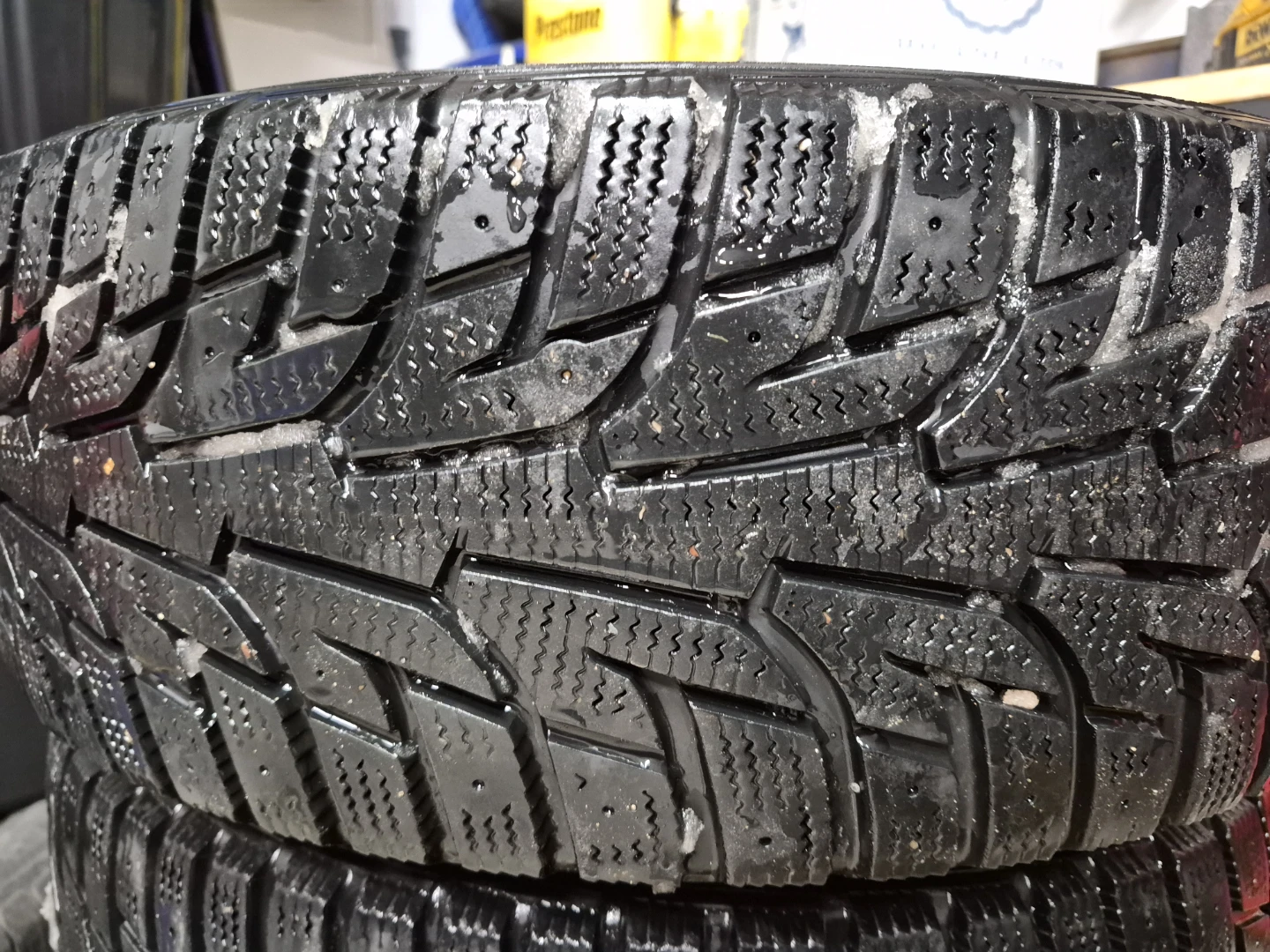 Hankook Winter i*Pike RS 215/60R16 Tire - photo 4