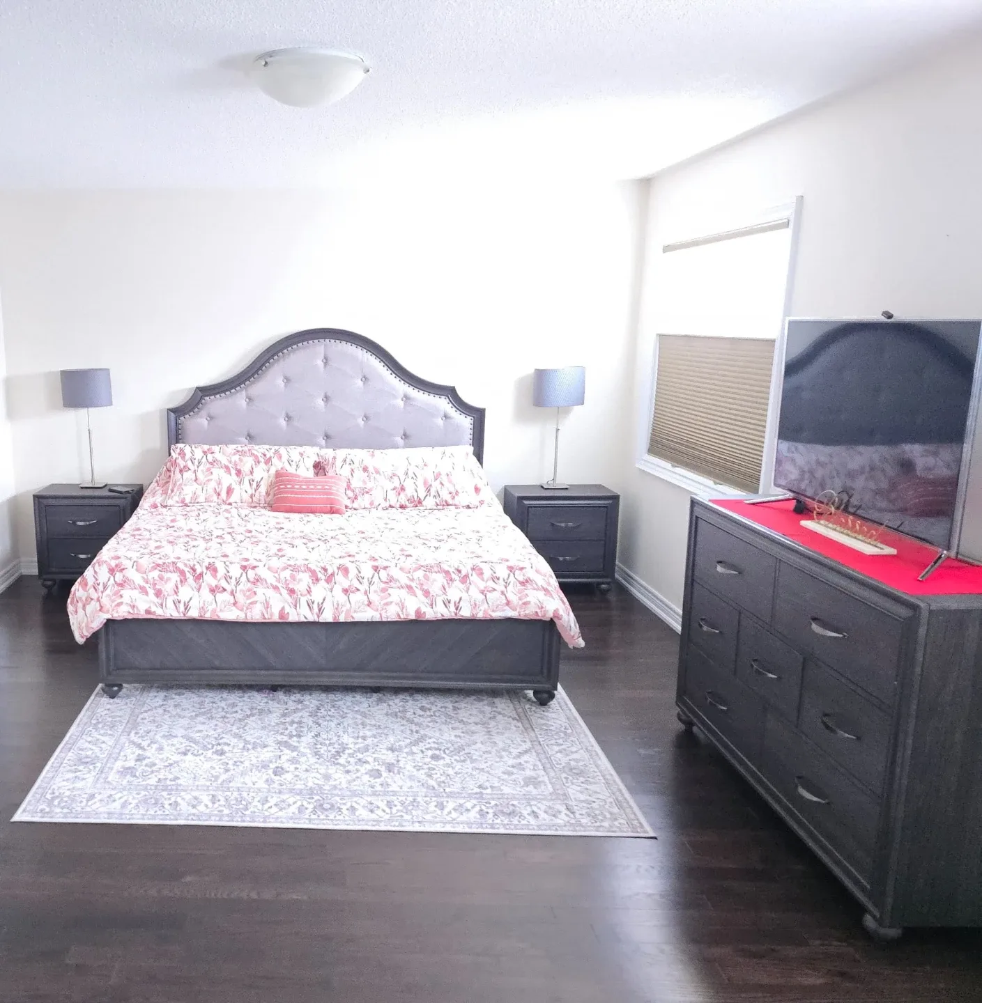 Bedroom Set: King Bed, Dresser, Nightstands (8 pieces)