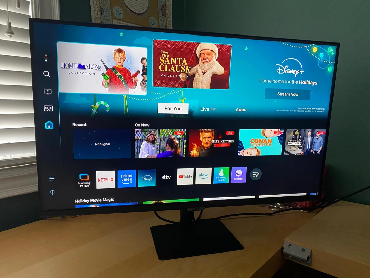Samsung 32" Smart Monitor - photo 3