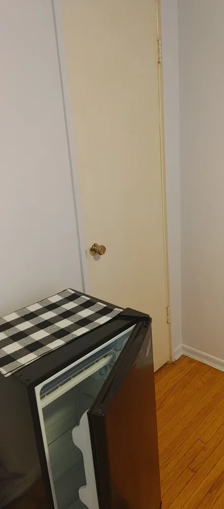 Large bedroom for rent image indicator(7)