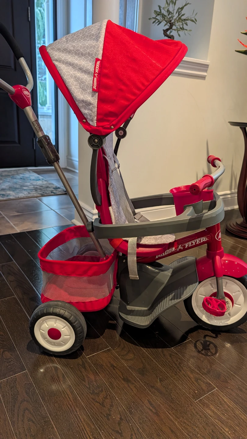 Radio Flyer Steer & Stroll Trike - Red