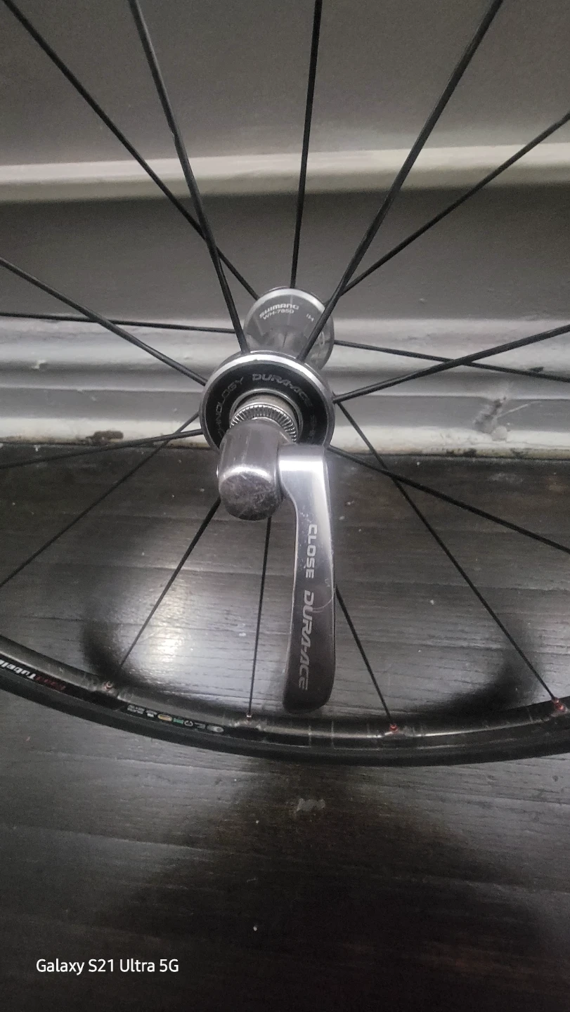 Dura-Ace Carbon Road Tubeless Wheel - photo 4
