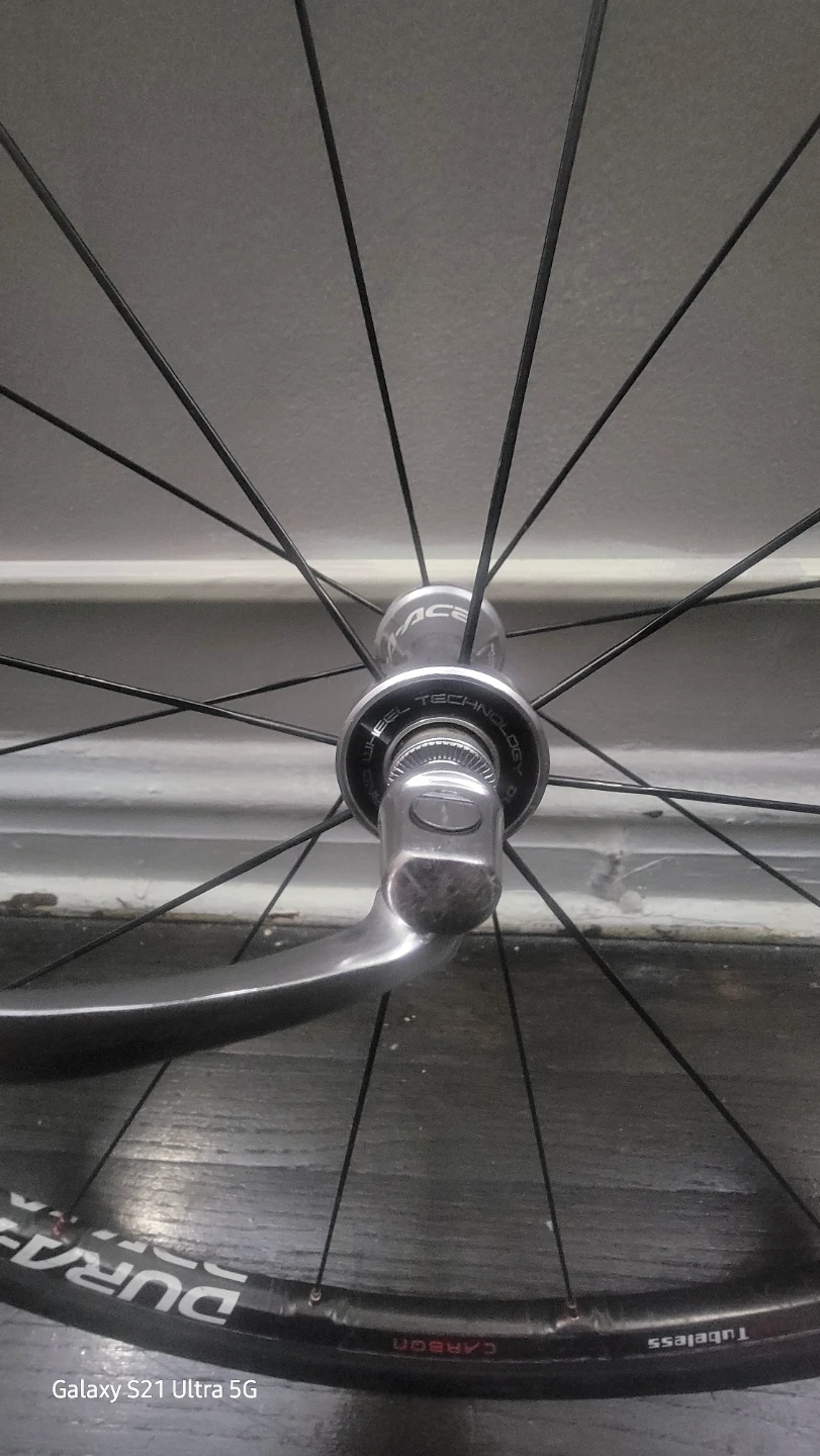 Dura-Ace Carbon Road Tubeless Wheel - photo 5