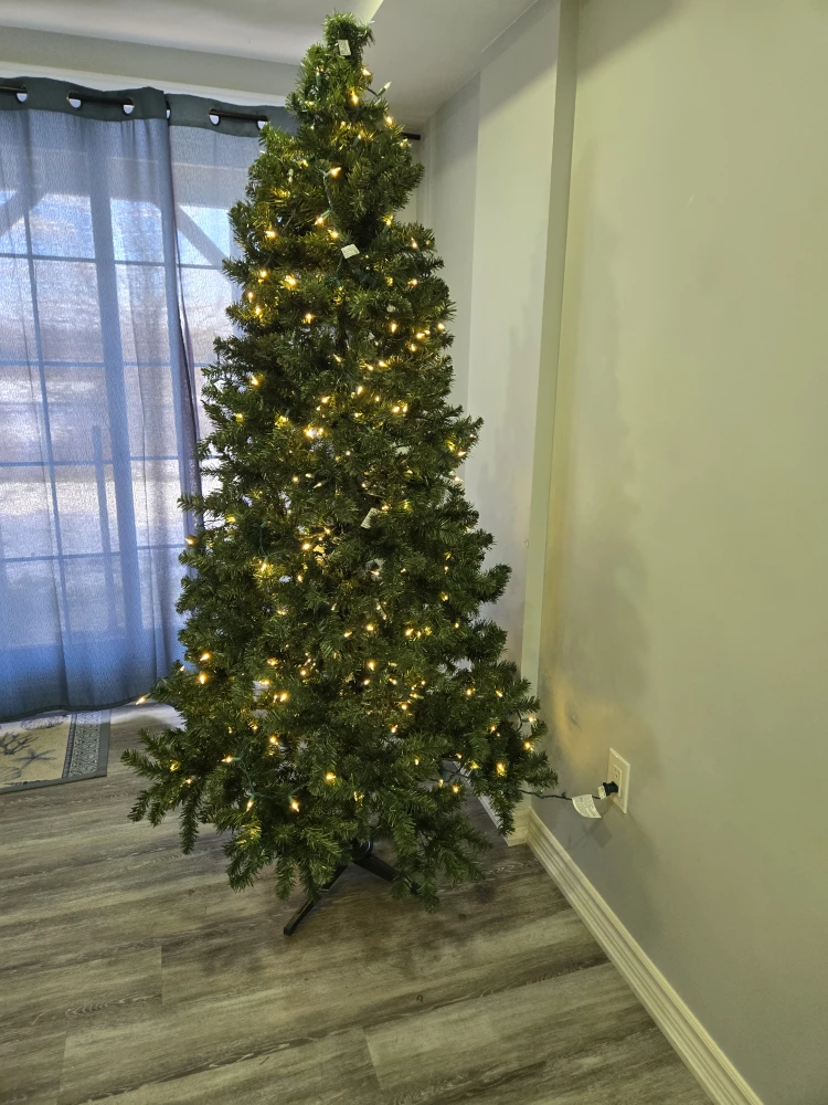 Pre-lit Artificial Christmas Tree