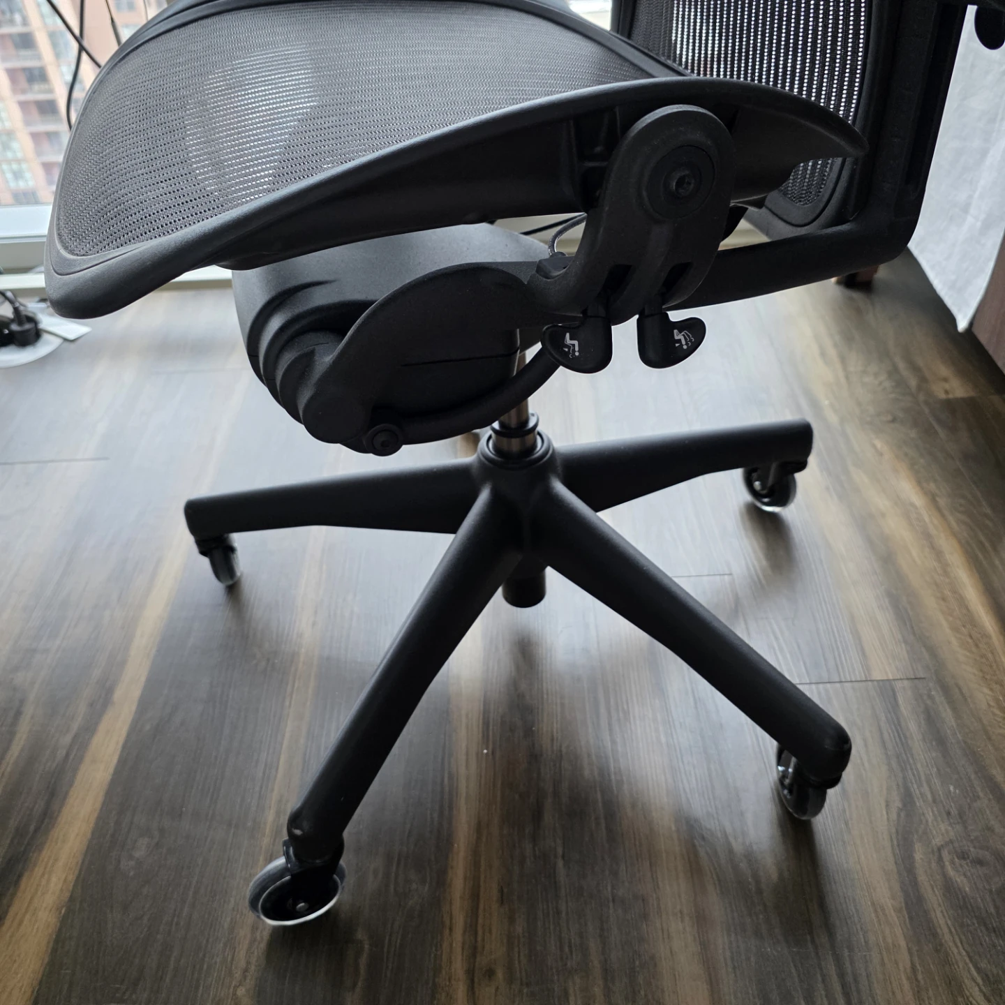 Herman Miller Aeron Chair - photo 2