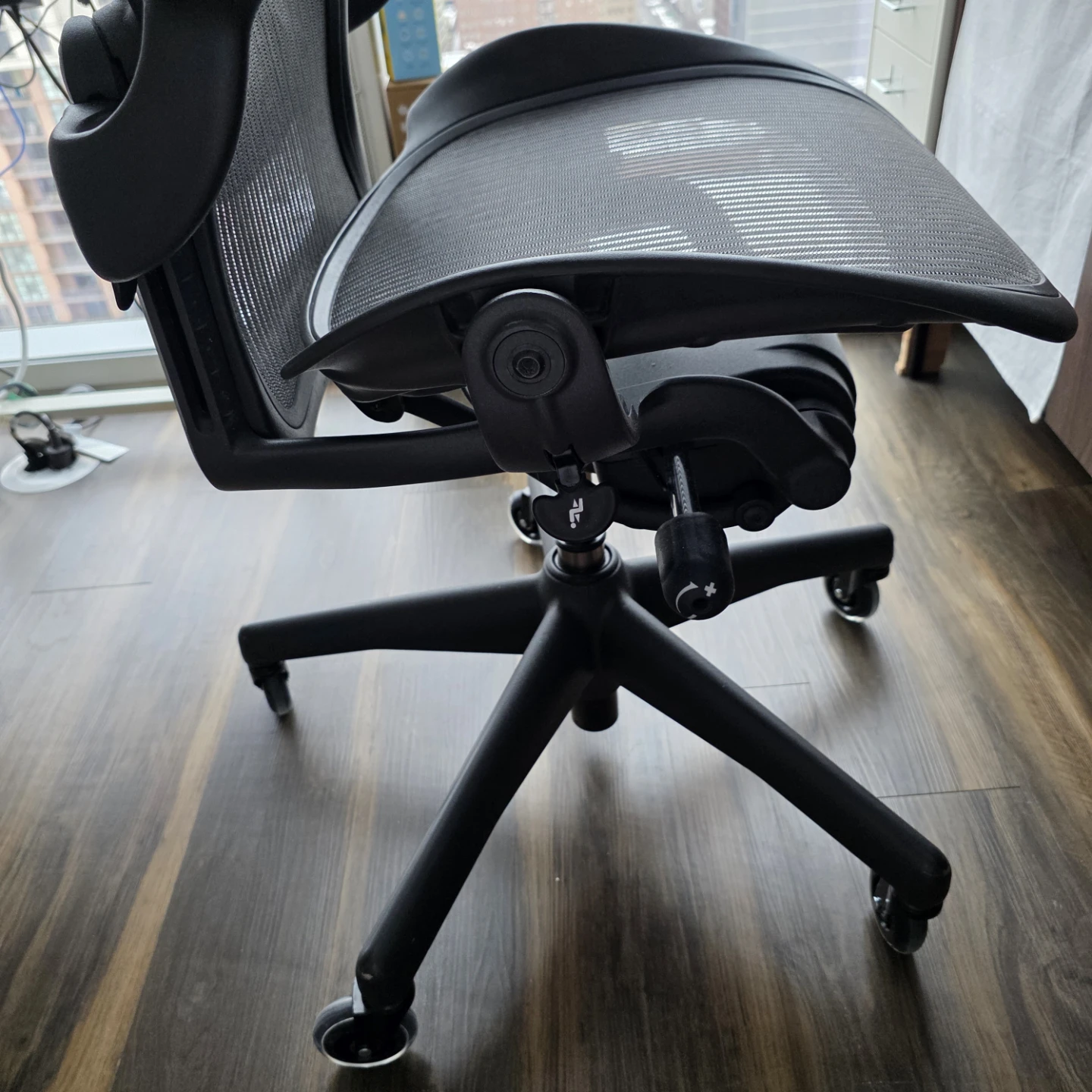 Herman Miller Aeron Chair - photo 4
