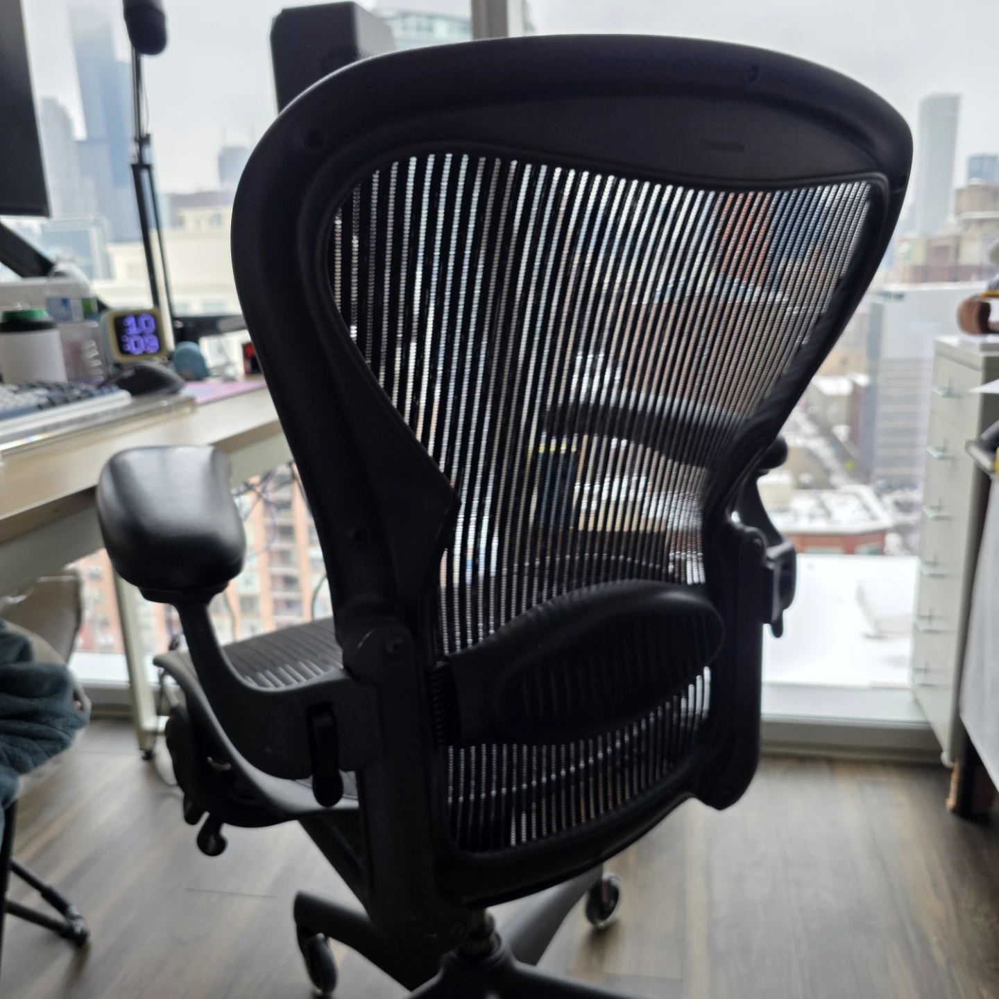 Herman Miller Aeron Chair - photo 5