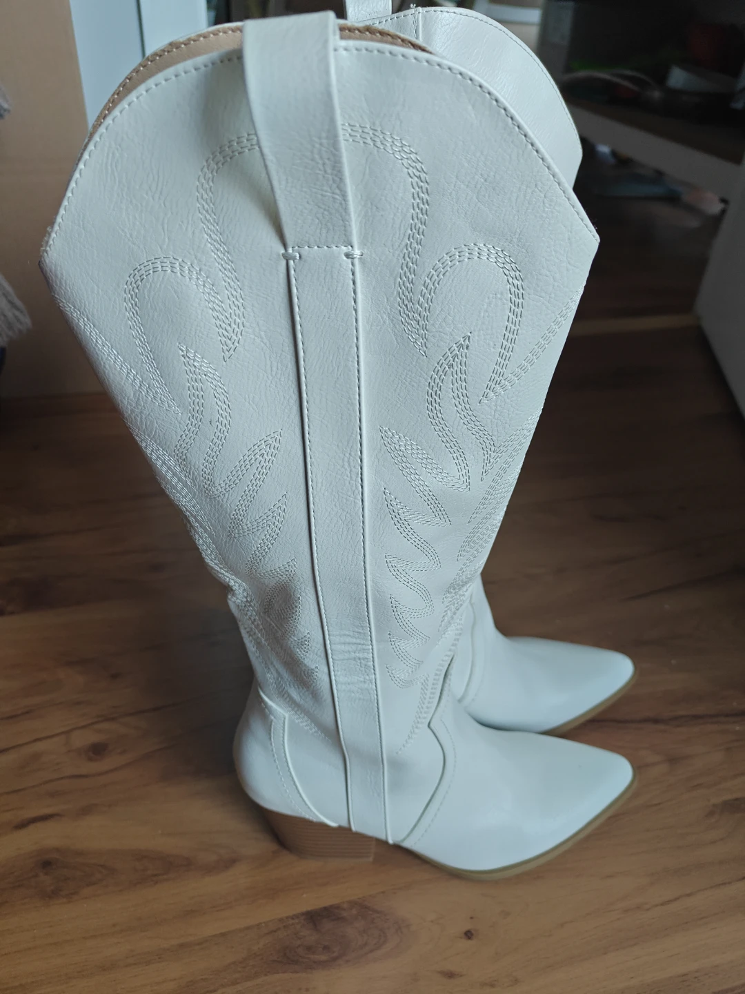 Brand new, knee-high, white Cowboy Boots for women, size 7 - photo 3