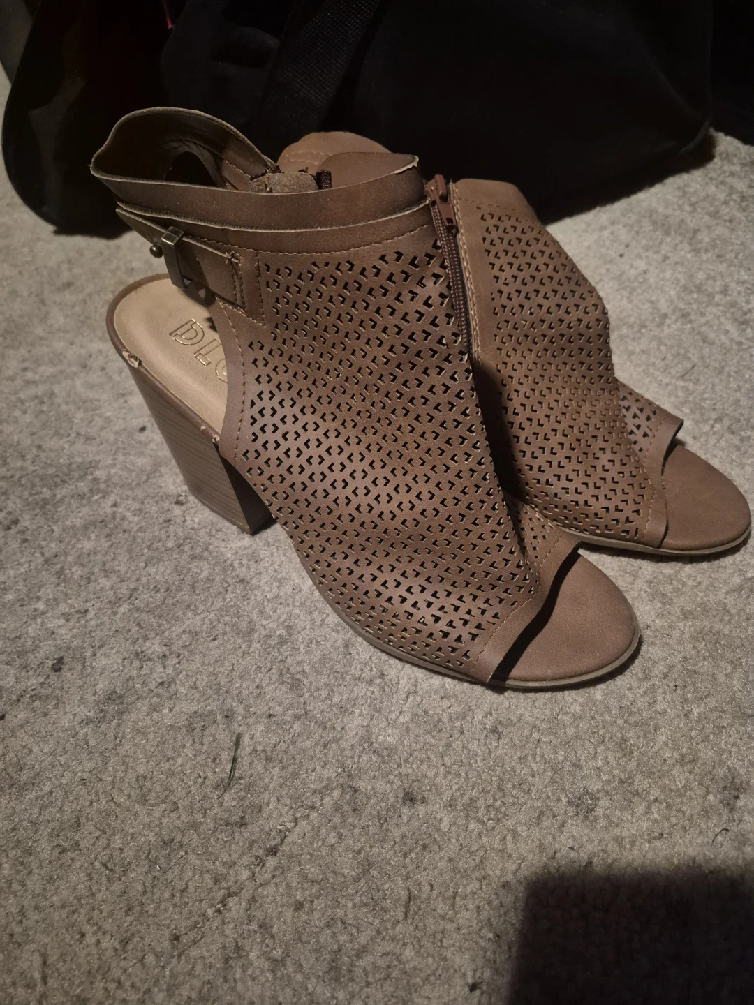 DL Women's Brown Heeled Sandals - Size 8