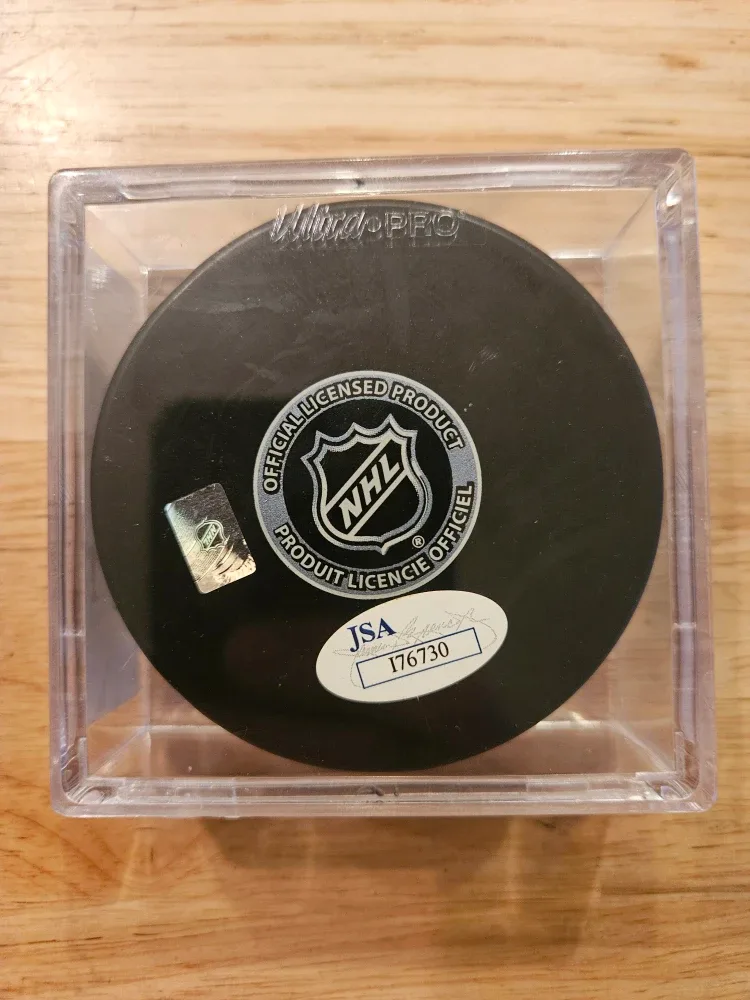 Henrik Sedin Signed NHL Hockey Puck image indicator(2)