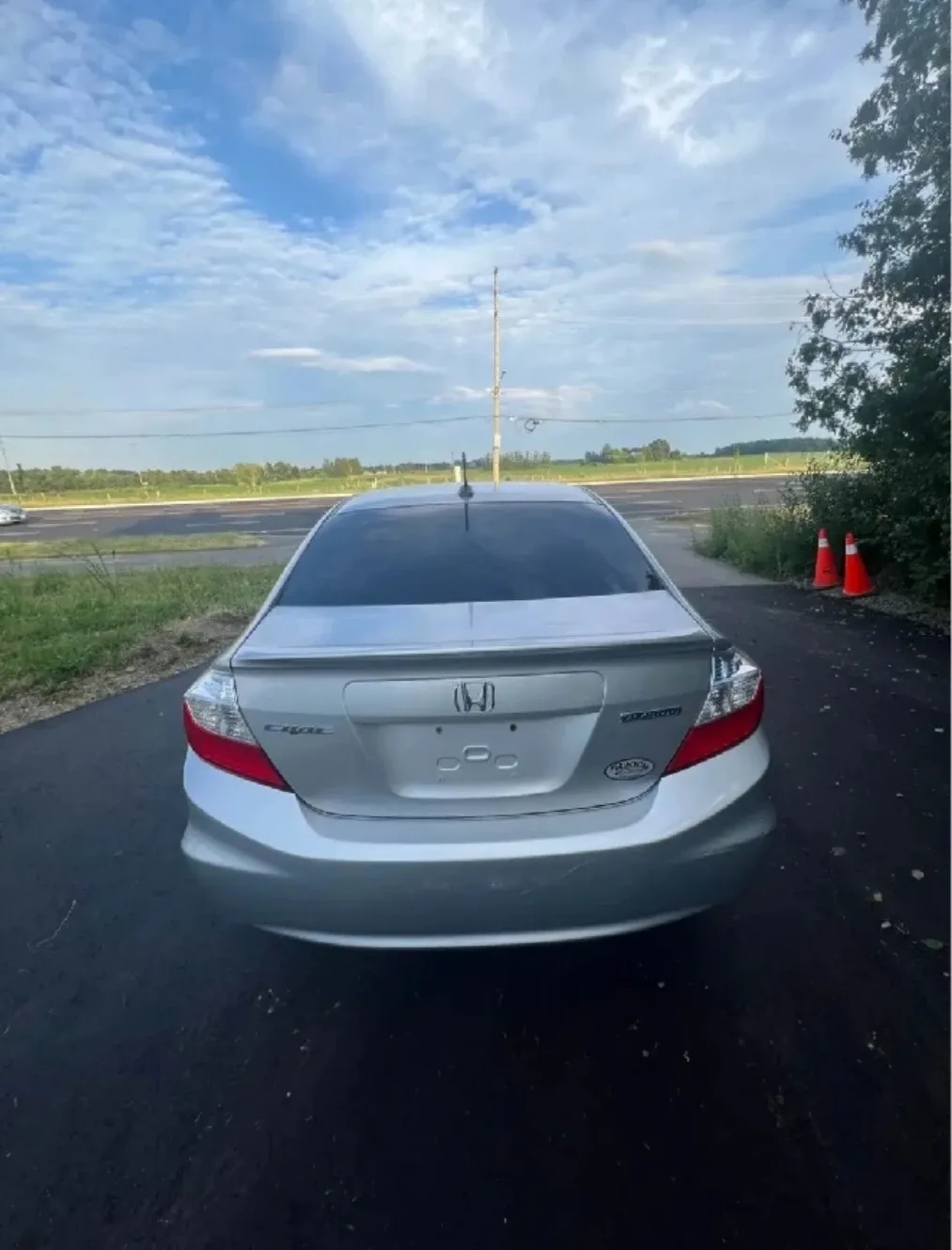 Honda Civic Hybrid - Silver Sedan image indicator(2)