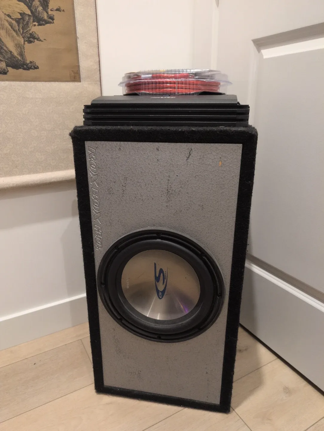 Alpine Subwoofer in Rox Box Enclosure image indicator(2)