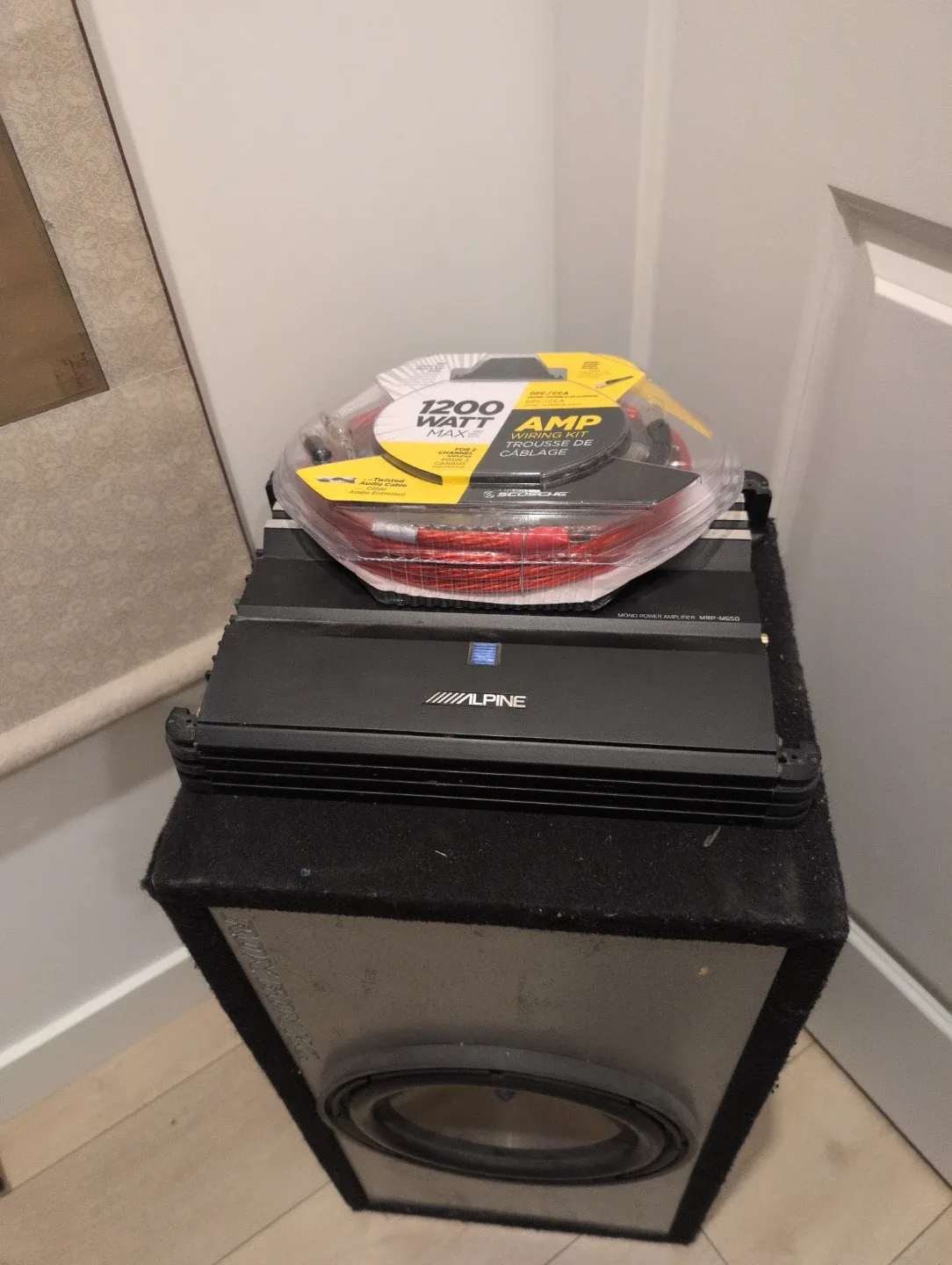 Alpine Subwoofer in Rox Box Enclosure image indicator(3)