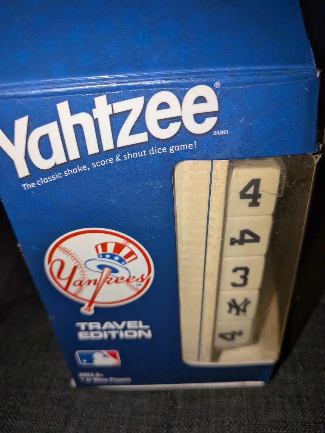 Yahtzee Yankees Travel Edition Dice Game image indicator(3)