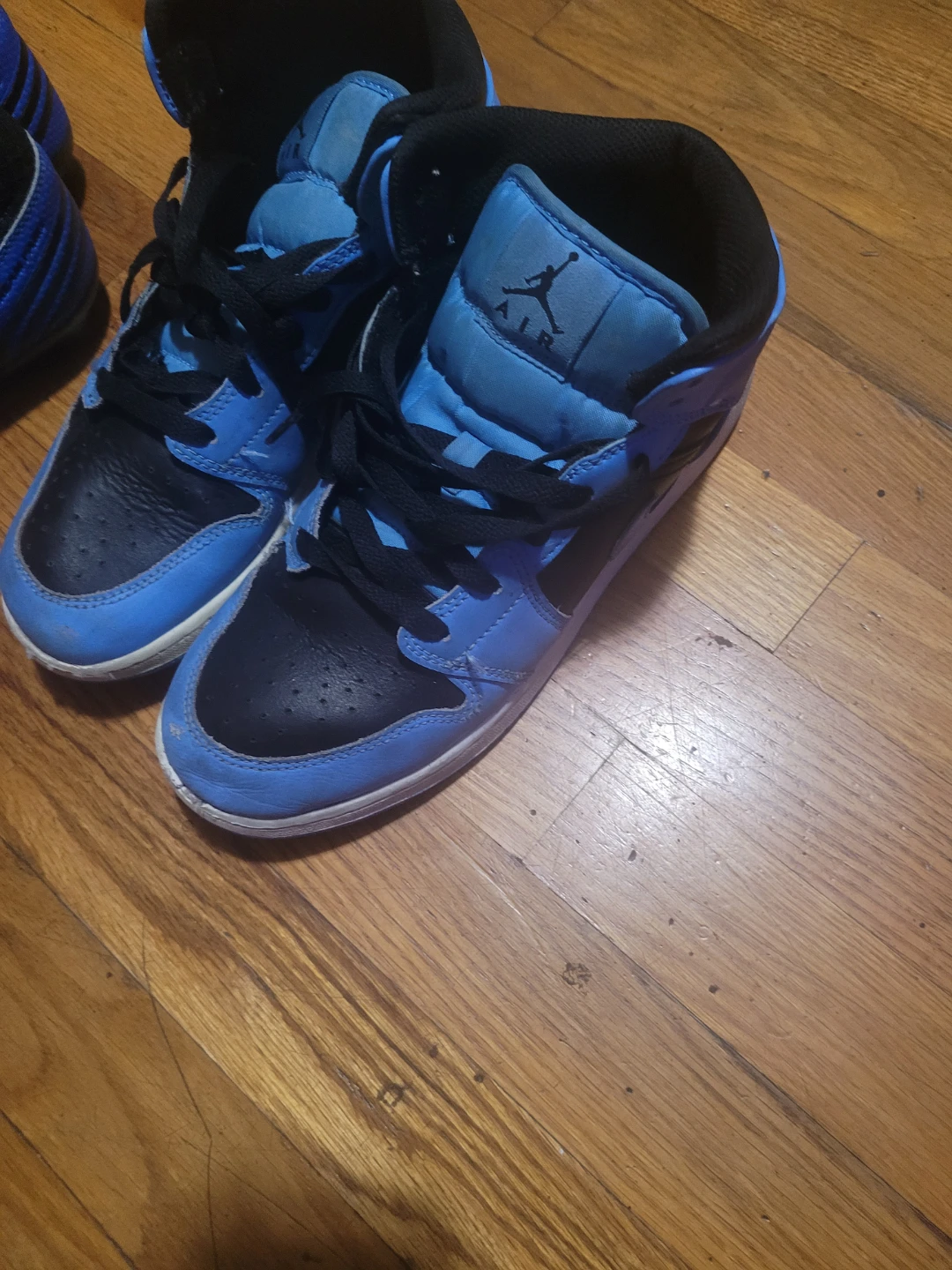 Air Jordan 1 High University Blue