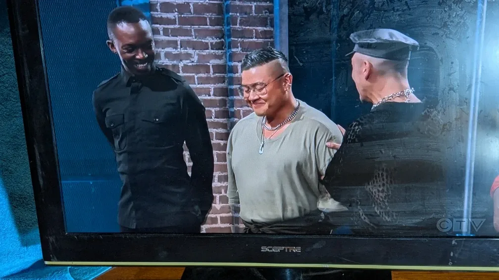 Sceptre 32" TV #Cleanout