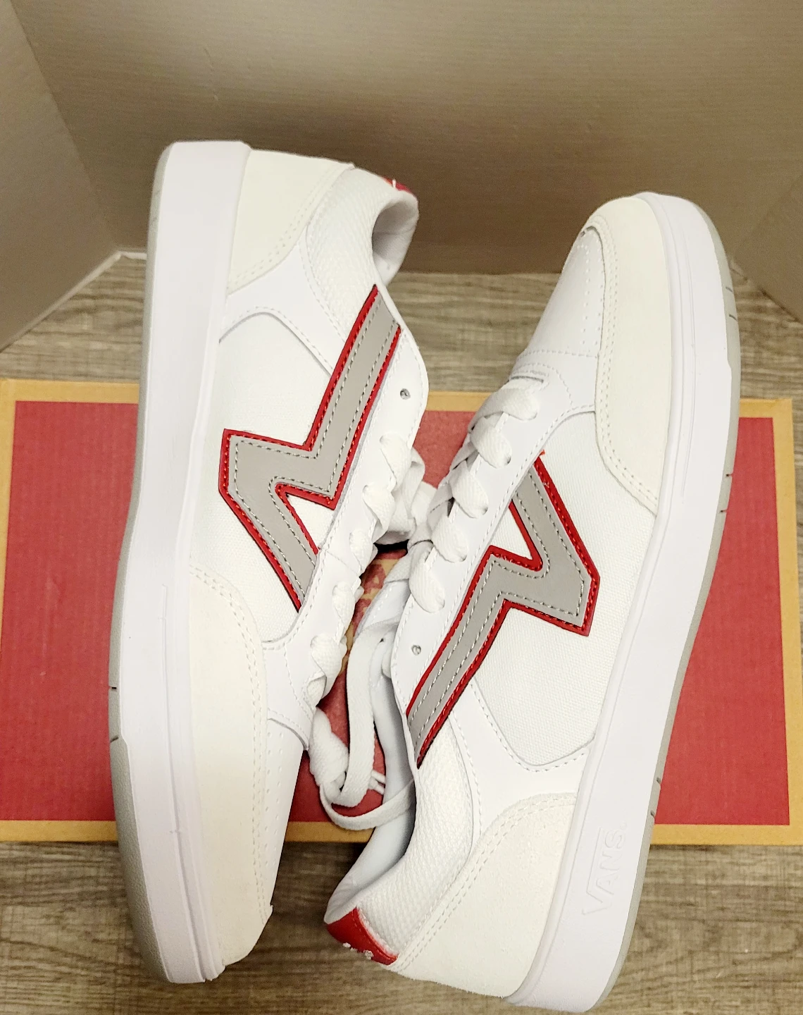 New Vans Court Skate Shoes - White/Red, With Box! - photo 3