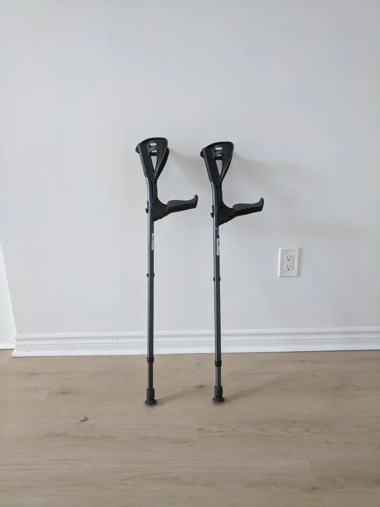 Forearm Crutches - Adjustable image indicator(3)