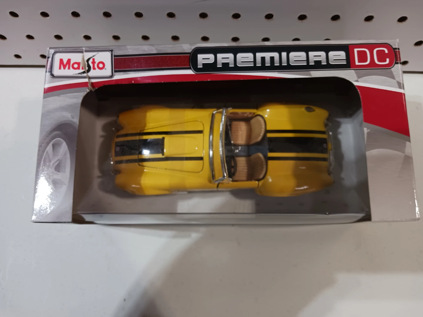 Maisto 1965 Shelby Cobra 427 Die-Cast Car - Yellow - photo 2
