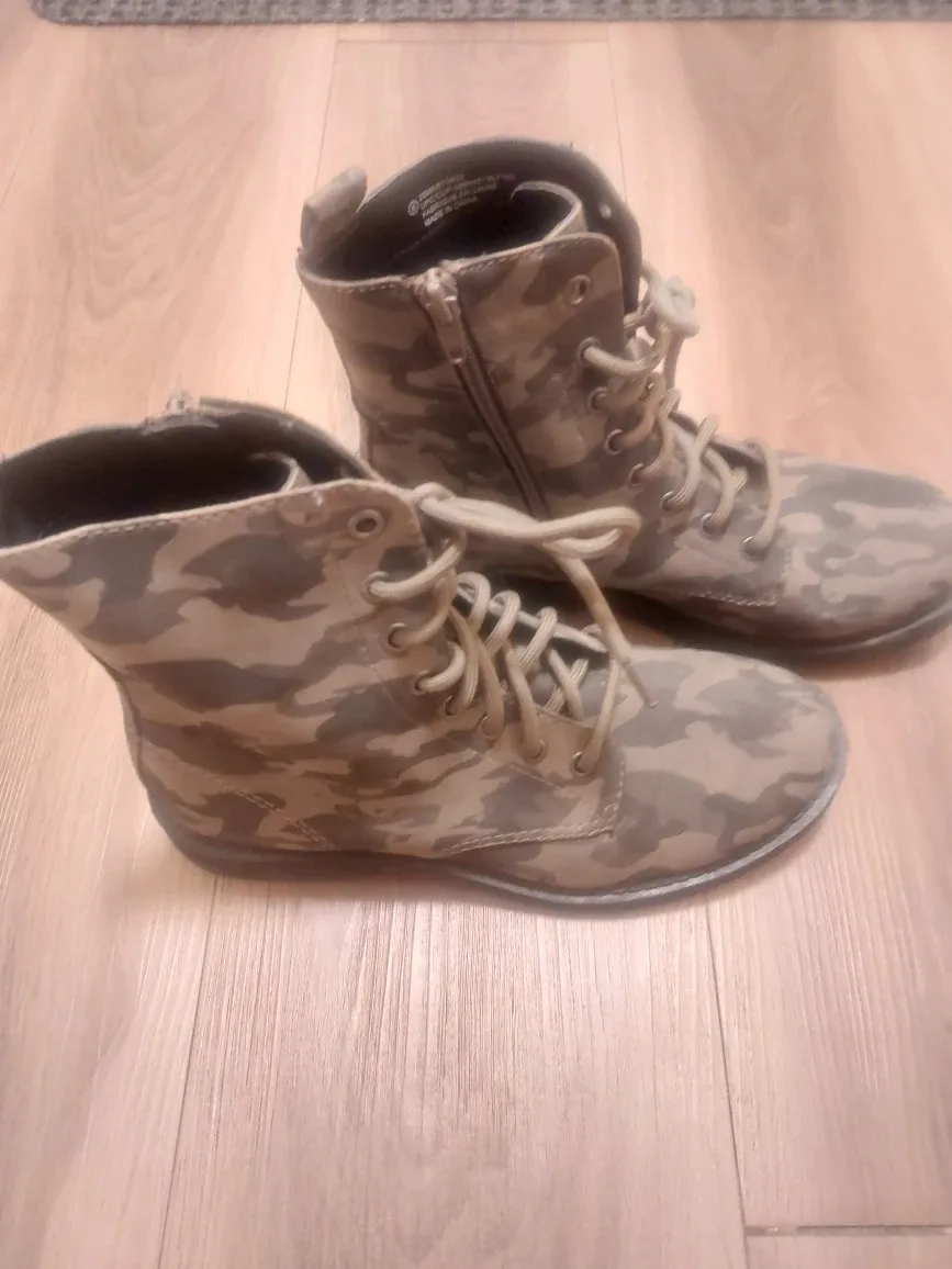Camo Lace-Up Ankle Boots image indicator(4)
