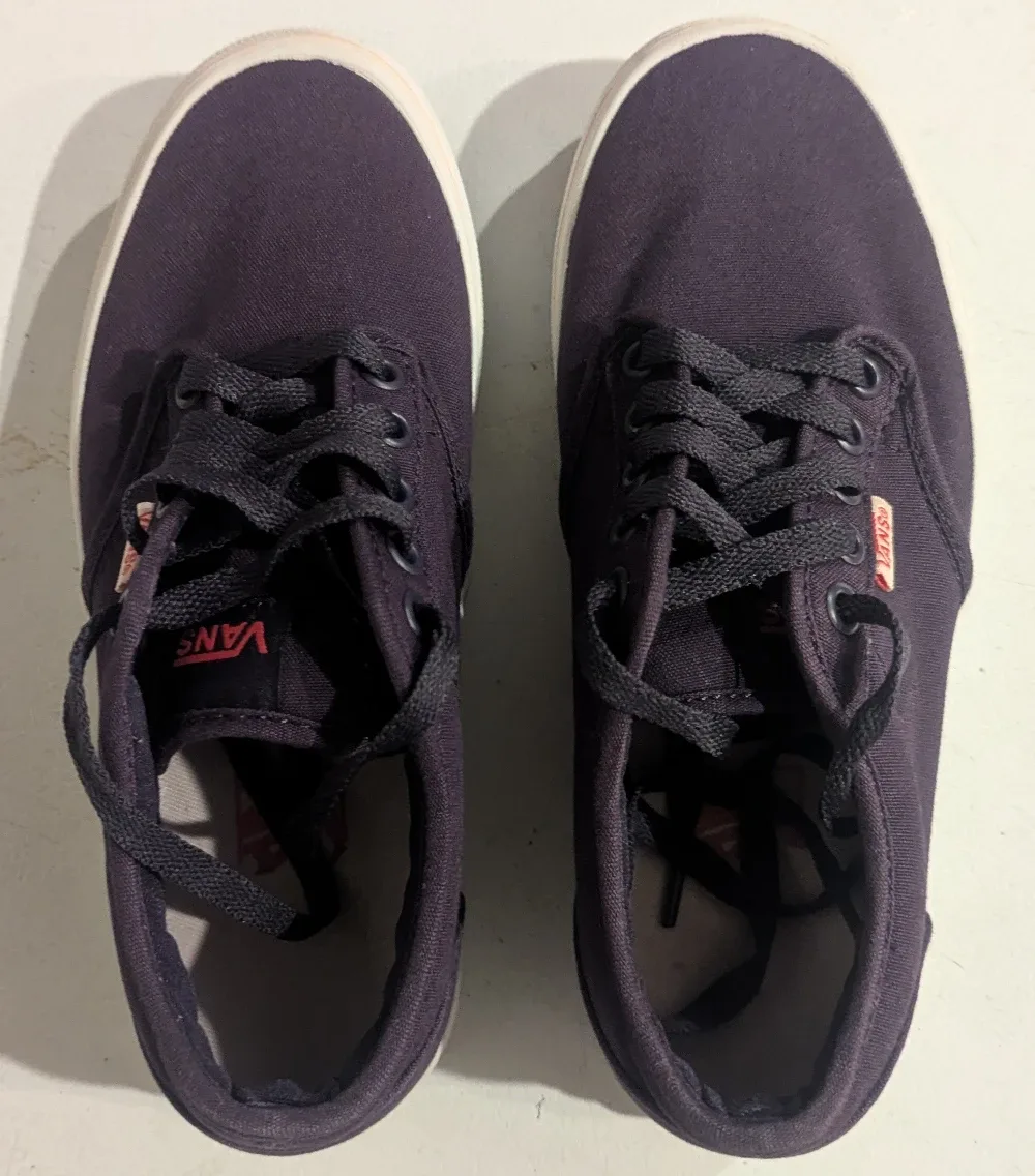 Vans Low Top Sneakers