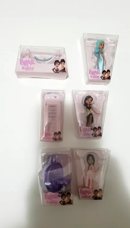 Bratz Ice Skating Dana + Mini Bratz image indicator(2)