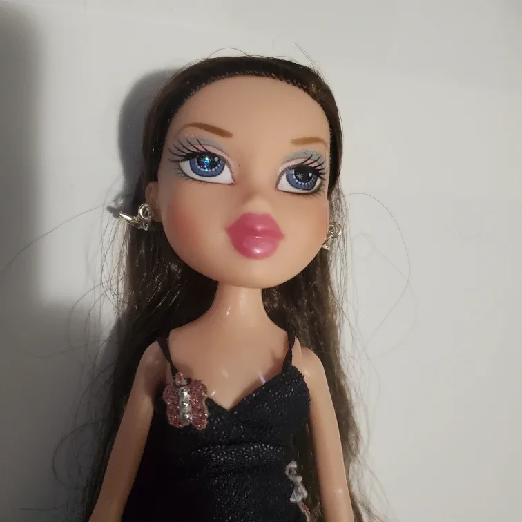 Bratz Ice Skating Dana + Mini Bratz image indicator(4)