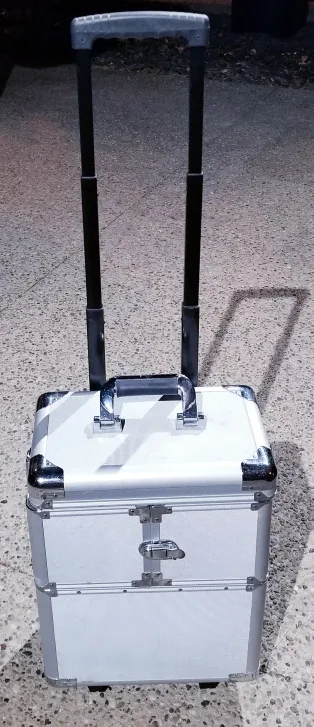 SILVER ROLLING MAKEUP/COSMETIC CASE w/ROLLOUT TRAYS WITH HANDLE image indicator(4)