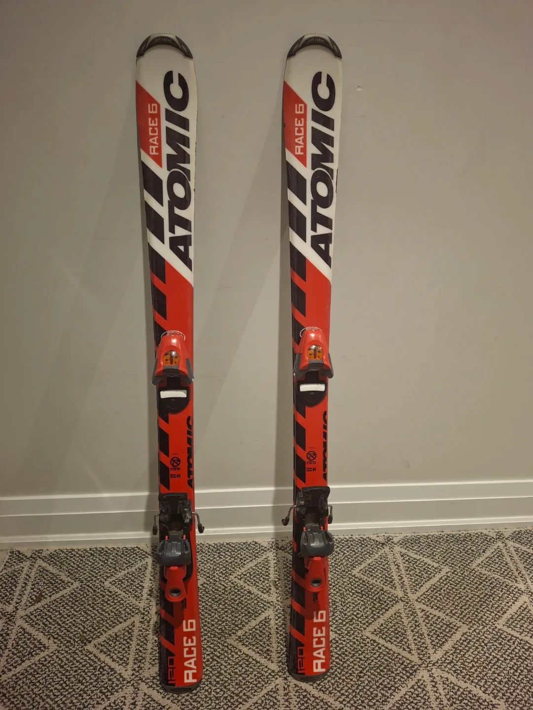 Atomic Race 6 Skis with Rossignol Boots - Size 255 image indicator(2)
