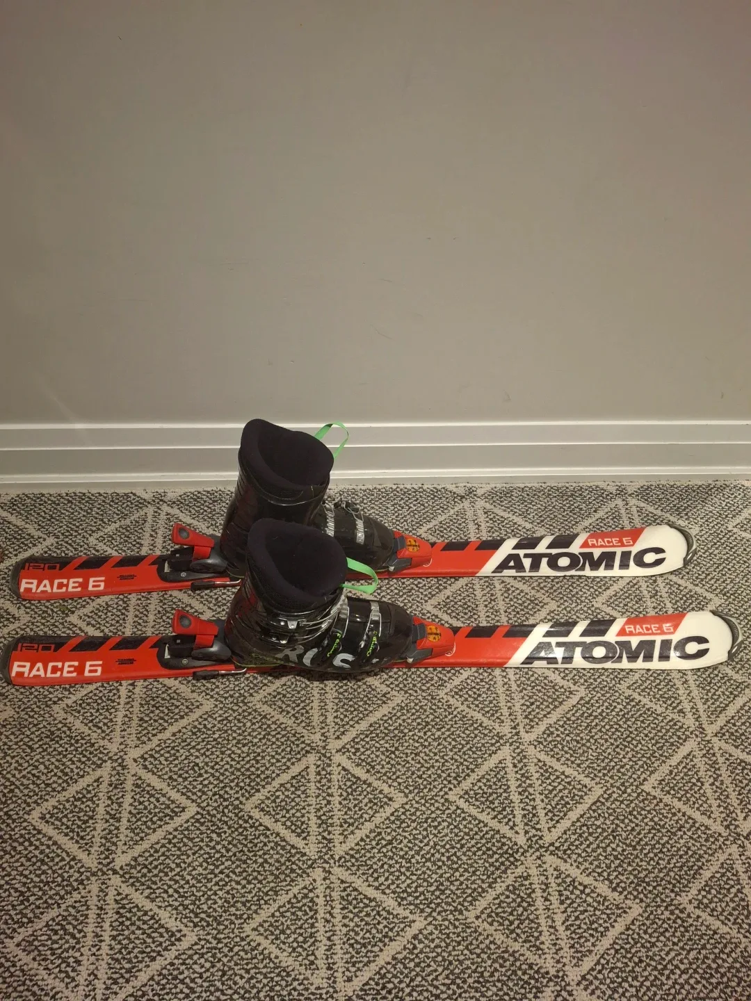 Atomic Race 6 Skis with Rossignol Boots - Size 255 image indicator(8)