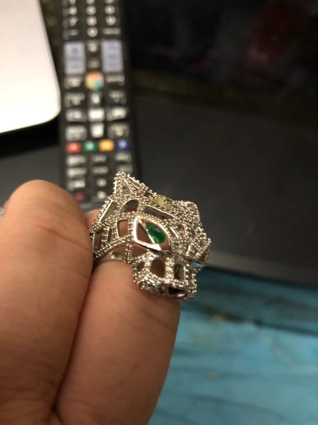 Silver ring Panthère de Cartier 2 emeralds