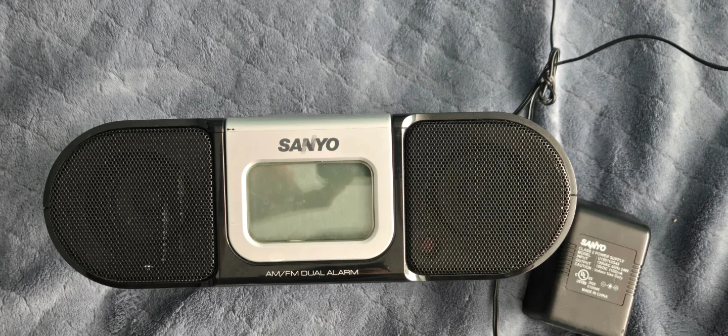 Sanyo AM/FM Dual Alarm Clock Radio