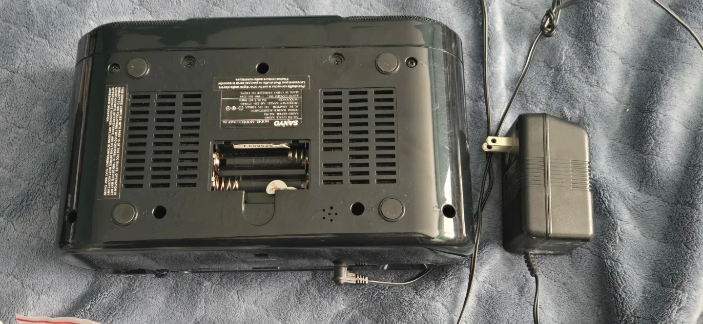 Sanyo AM/FM Dual Alarm Clock Radio image indicator(3)