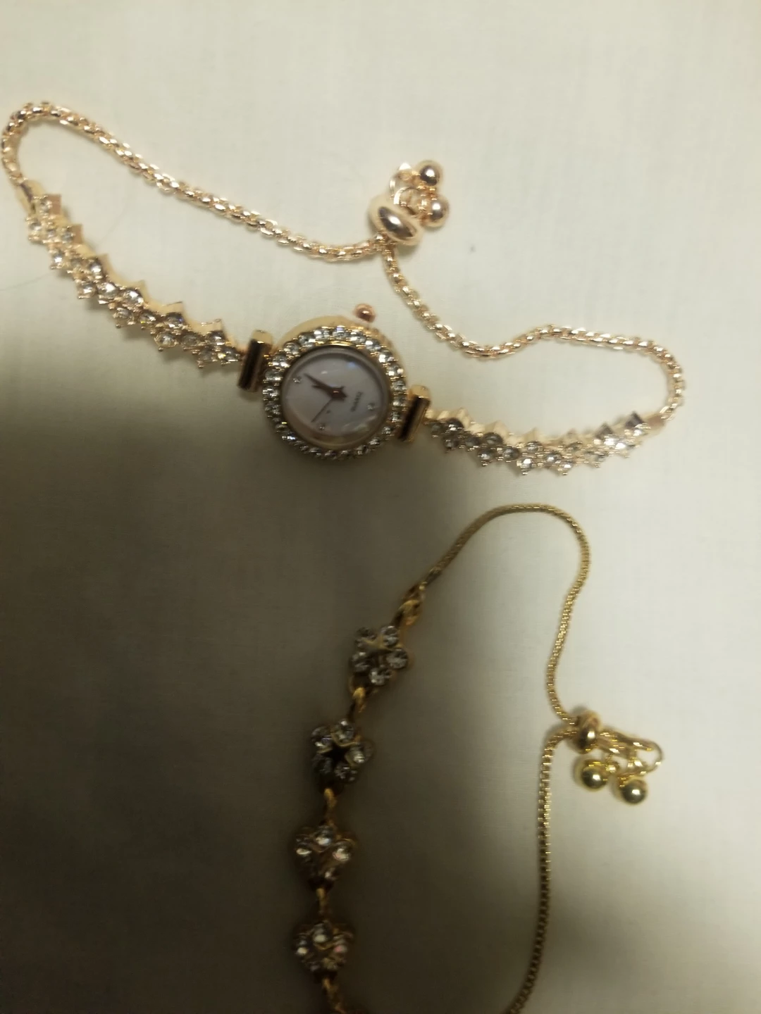 🌱Ladies' Gold-Tone Watch and Bracelet Set