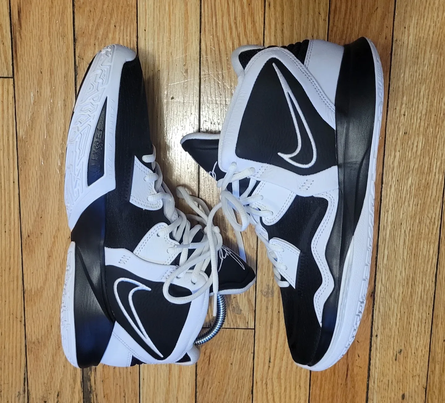 Nike Kyrie Infinity Basketball Shoes - US 9 Brand new