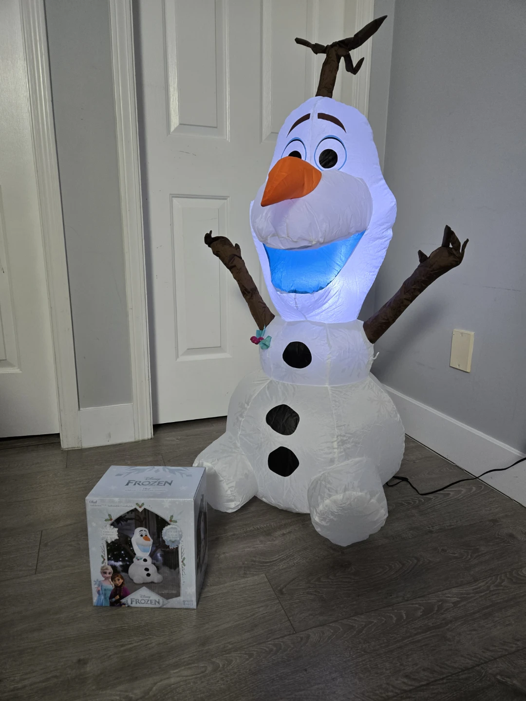 Brand new Christmas inflatable decoration frozen olaf