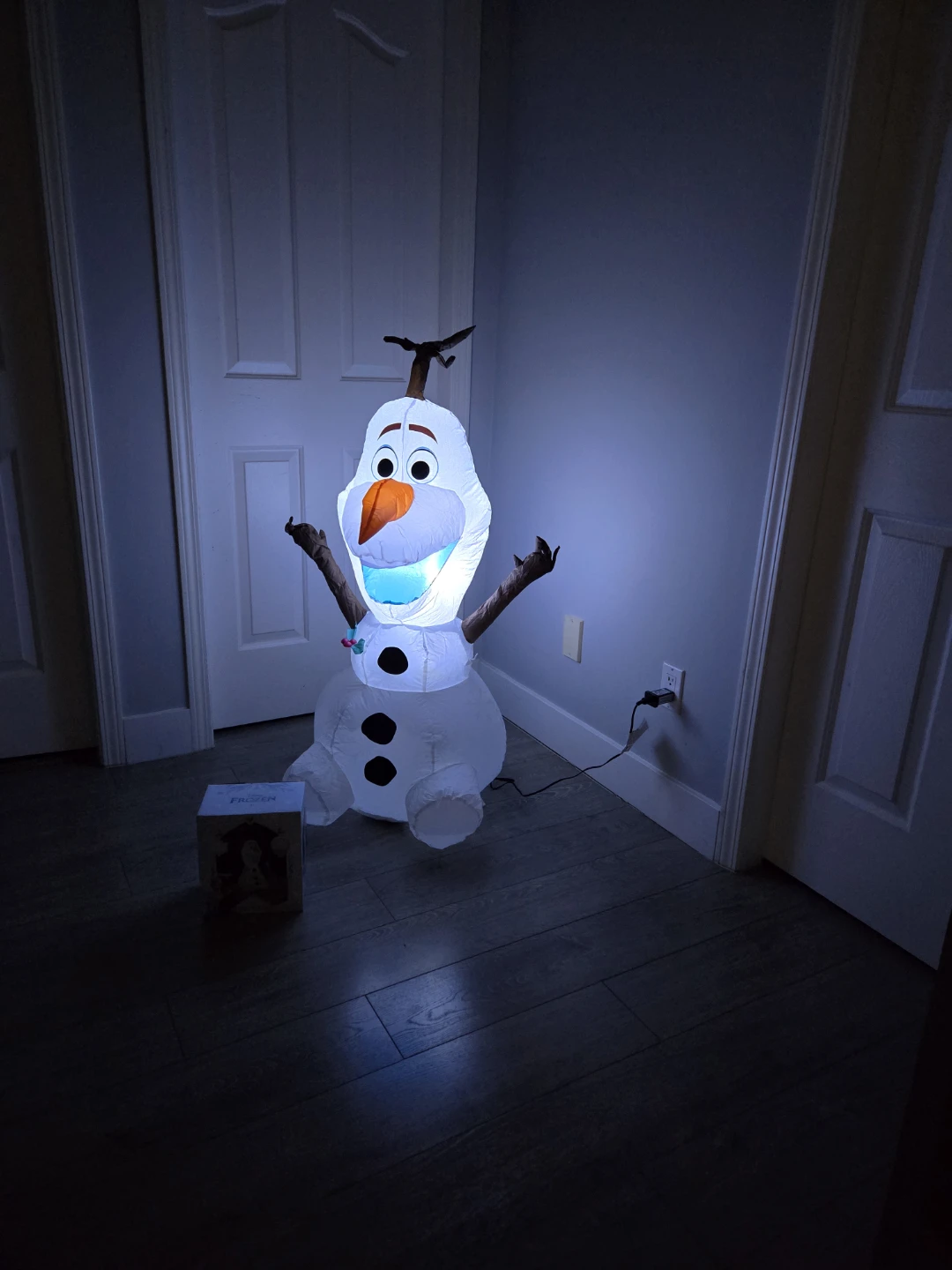 Brand new Christmas inflatable decoration frozen olaf - photo 2