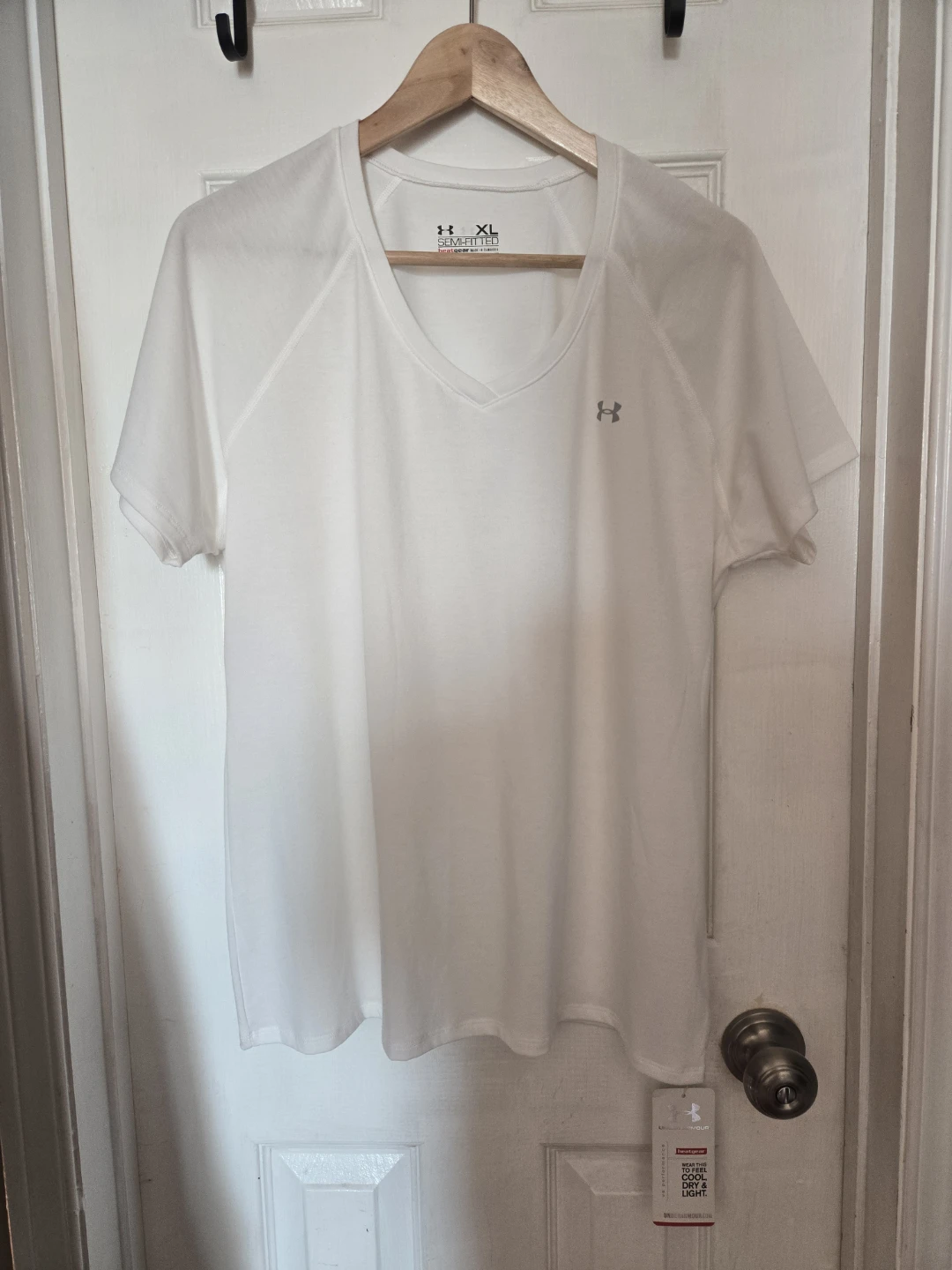 Under Armour XL White Semi-Fitted T-Shirt