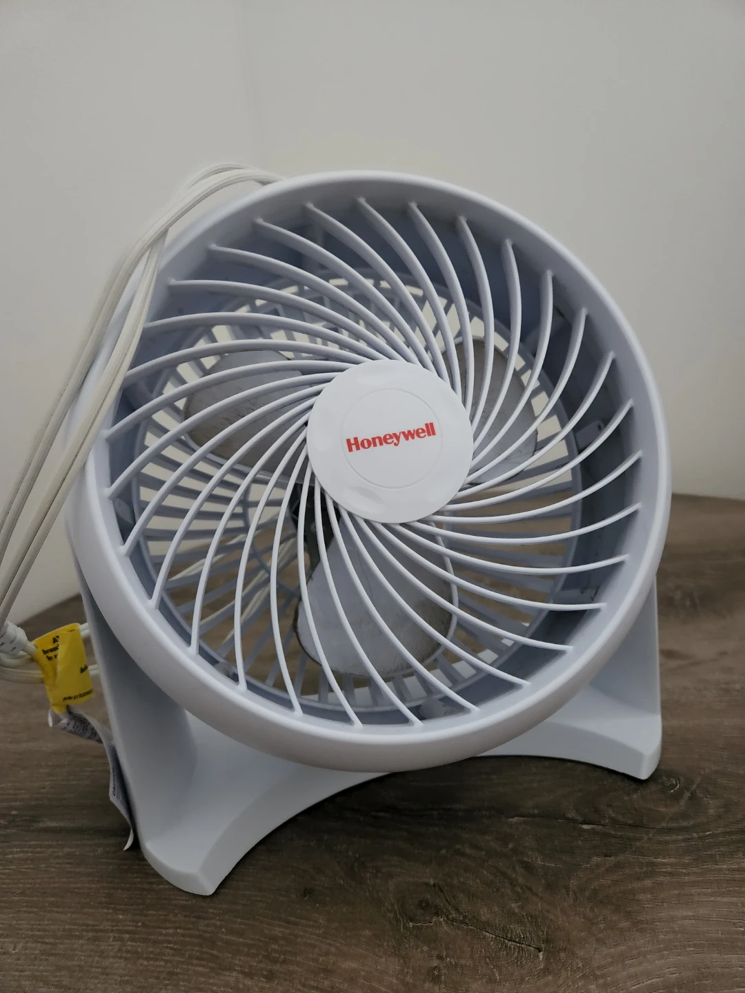 Honeywell Tabletop Air Circulator Fan - photo 3