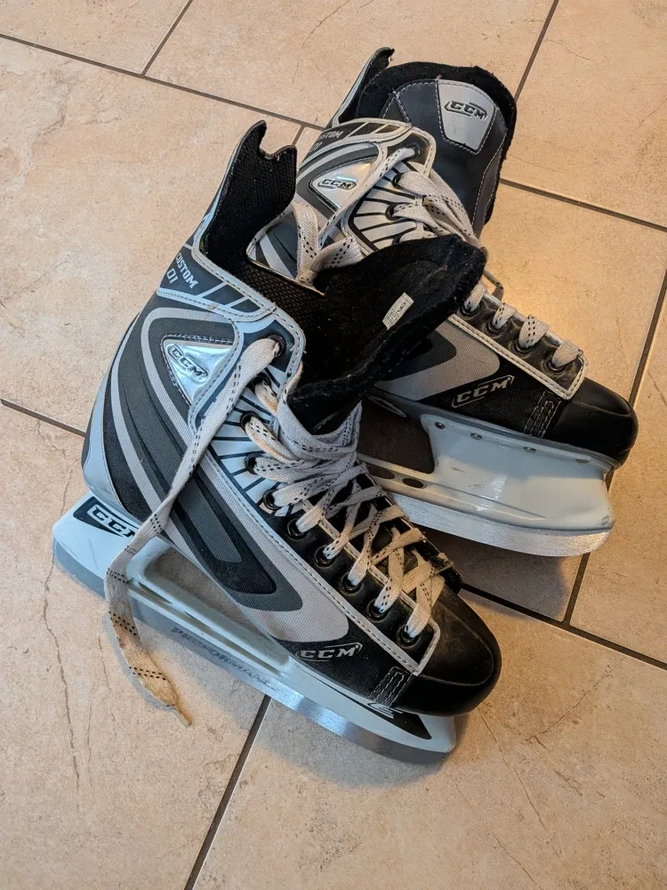 CCM Custom 01 Ice Hockey Skates - Size 9 image indicator(2)