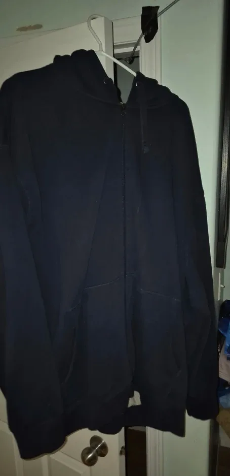 Mens clothing & more image indicator(4)