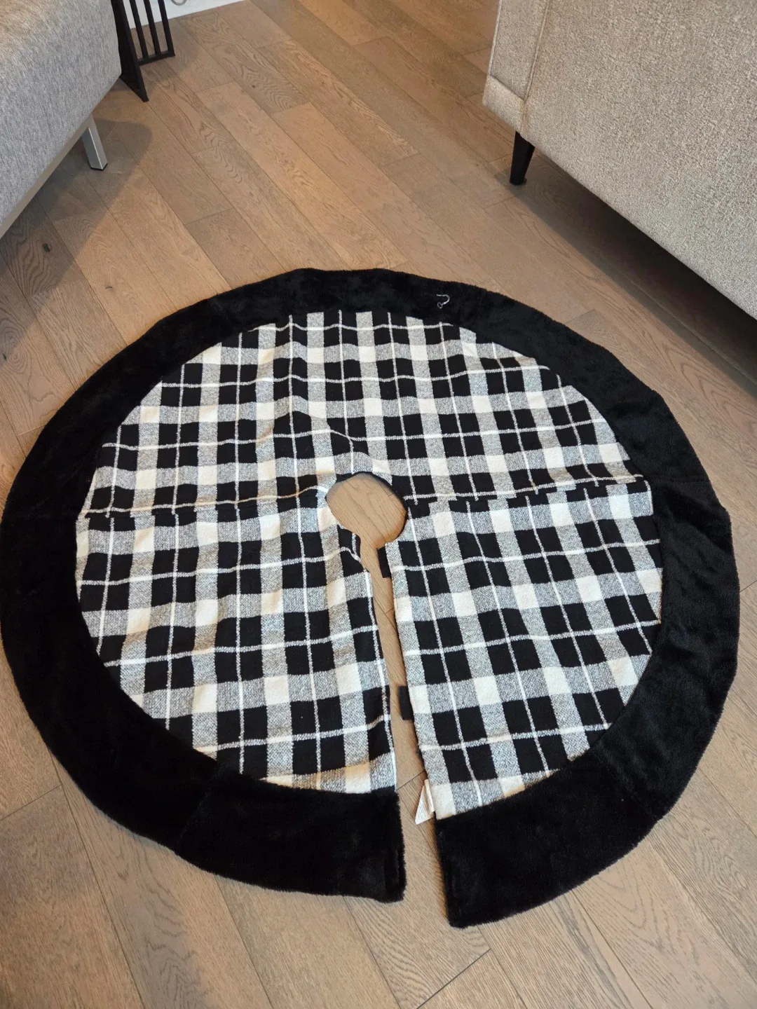 Black & White Plaid Christmas Tree Skirt image indicator(2)