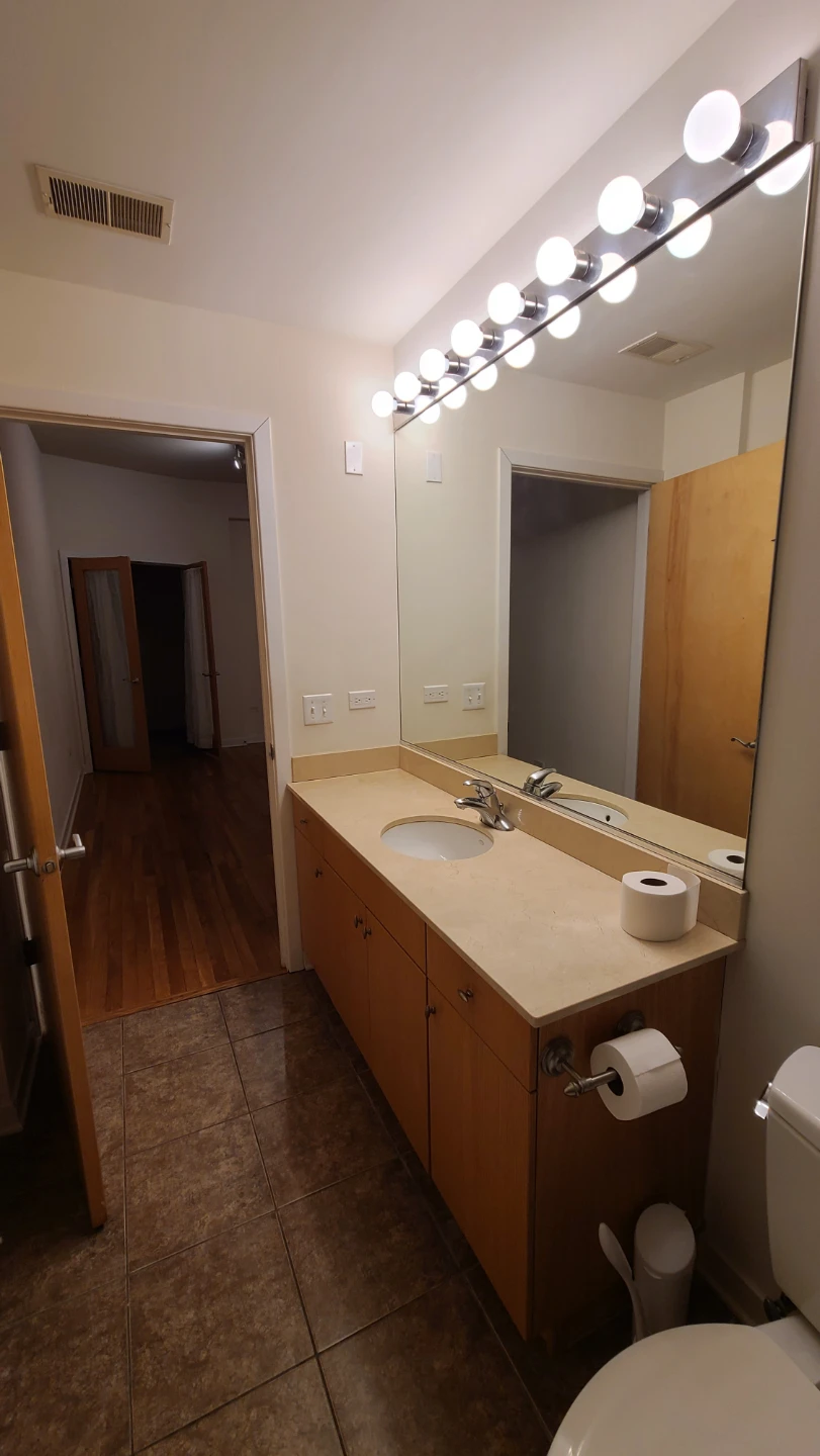 Roomshare avail 1br/1ba starting January - photo 3