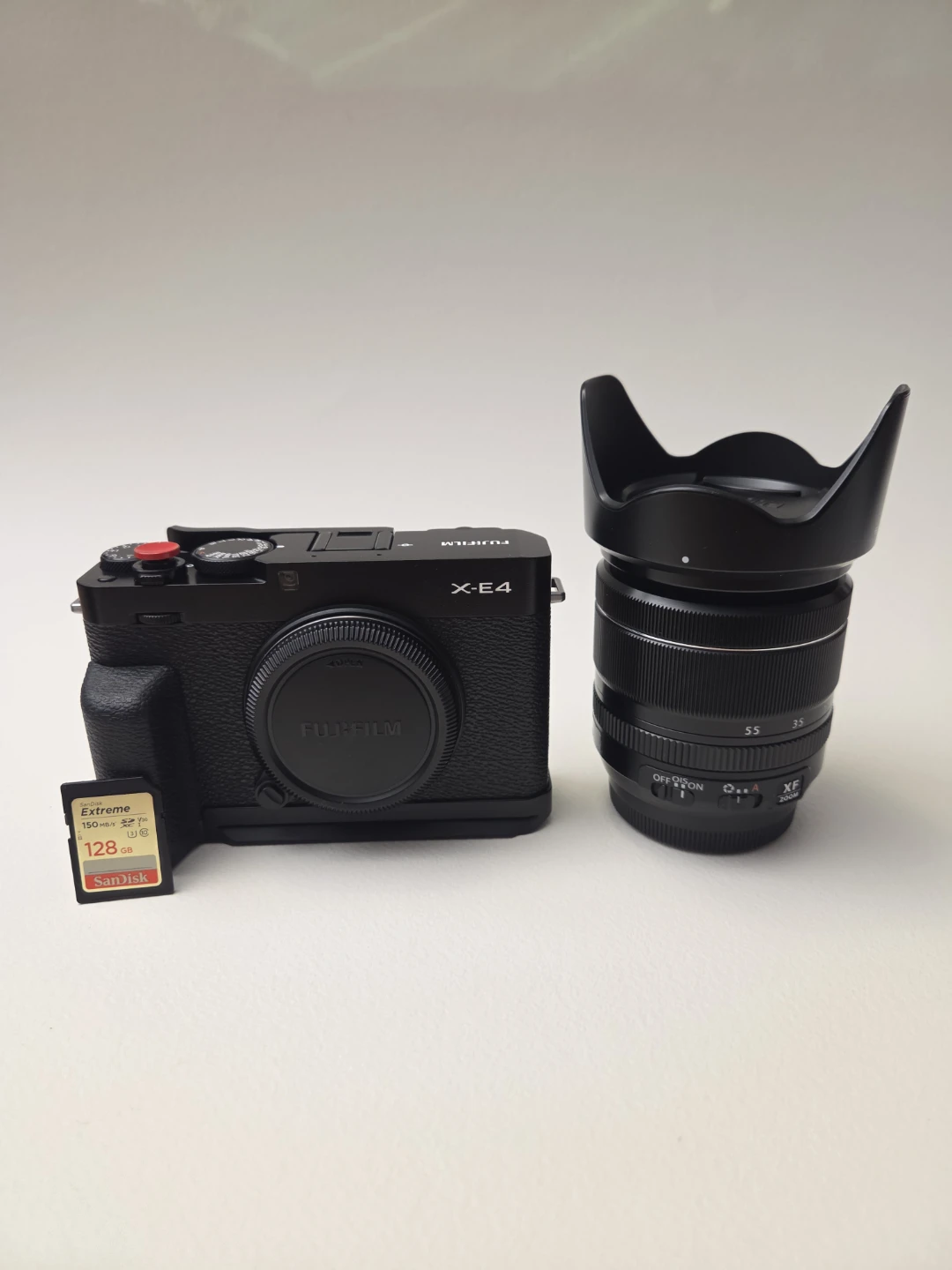 Fujifilm X-E4 Digital Camera, with 18-55 lens, sd card and grips - photo 2