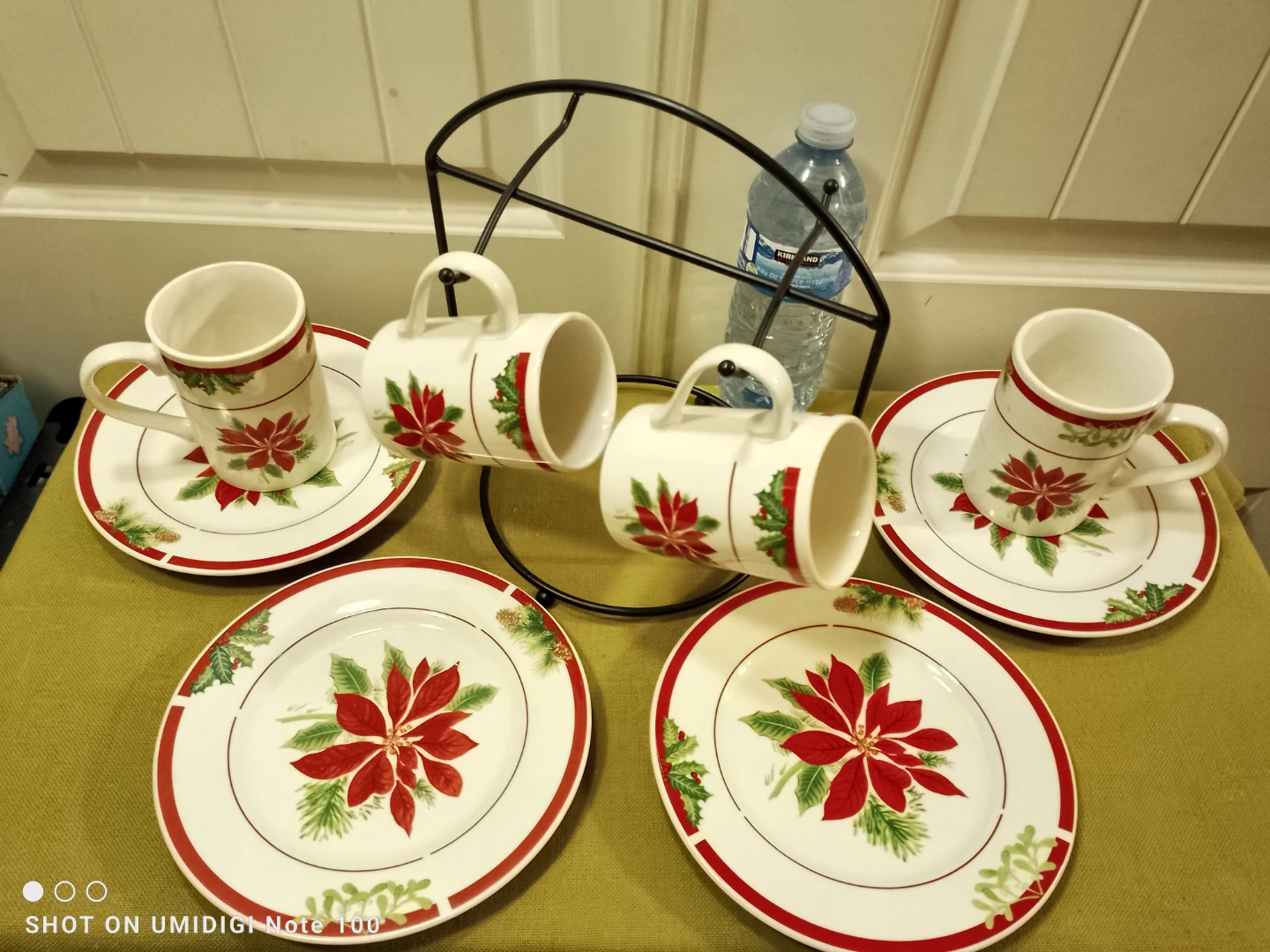 ☕ 🆕 Atelier Poinsettia Stoneware 🚨 Set of (4) ☕ 🆕 - photo 2