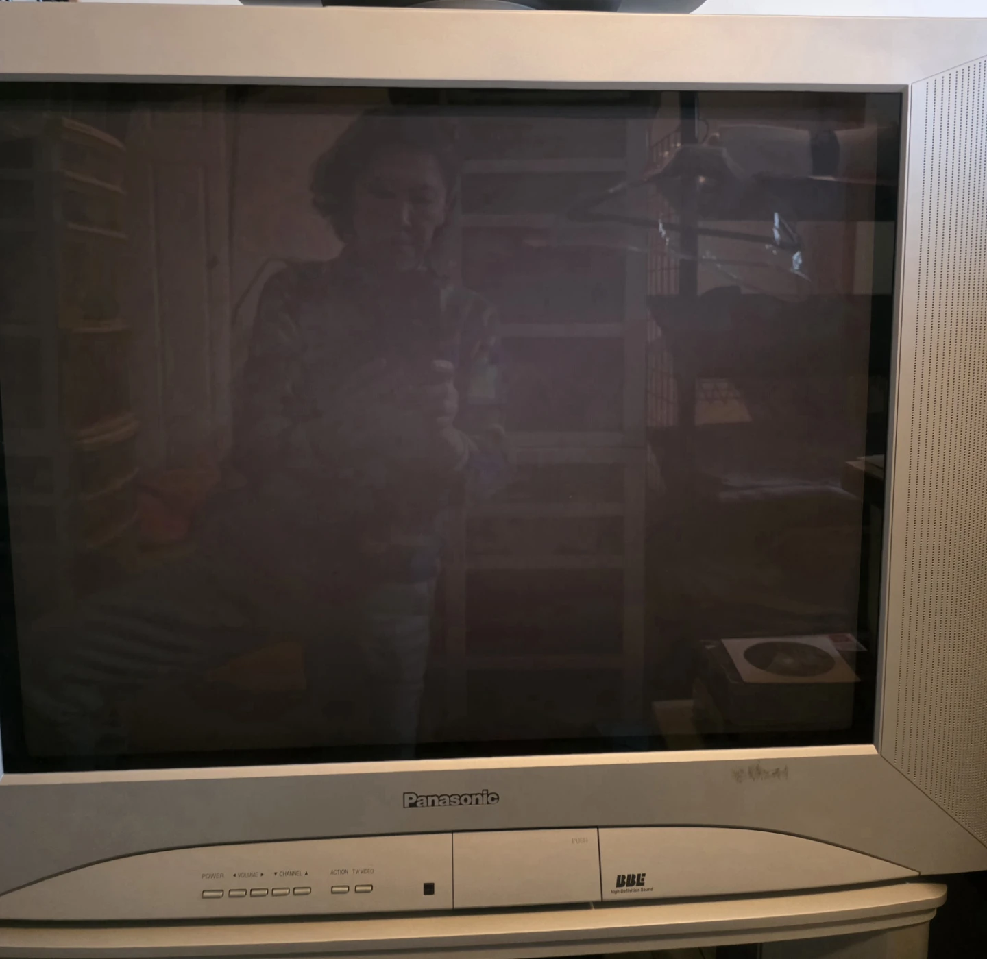 Older TV with stand set - photo 3