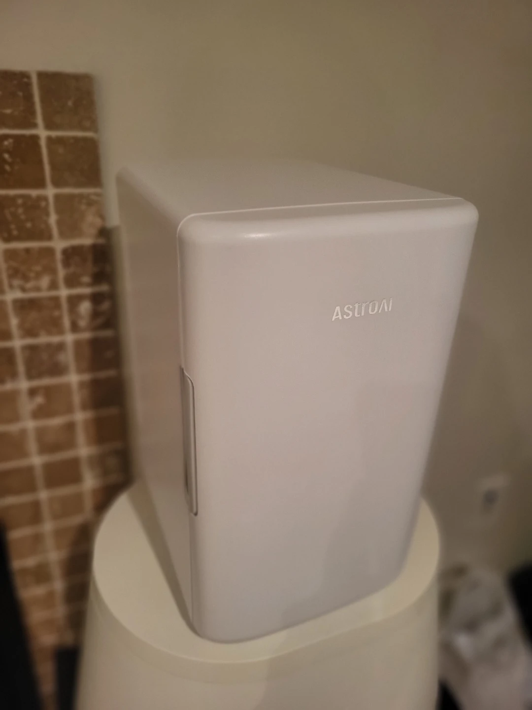 Astroni White Mini Fridge