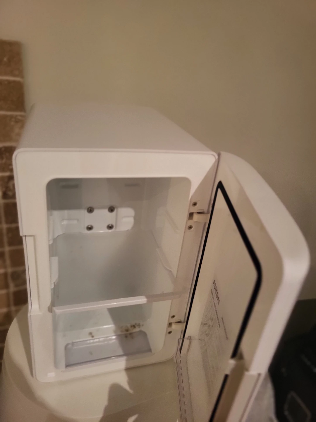 Astroni White Mini Fridge - photo 2