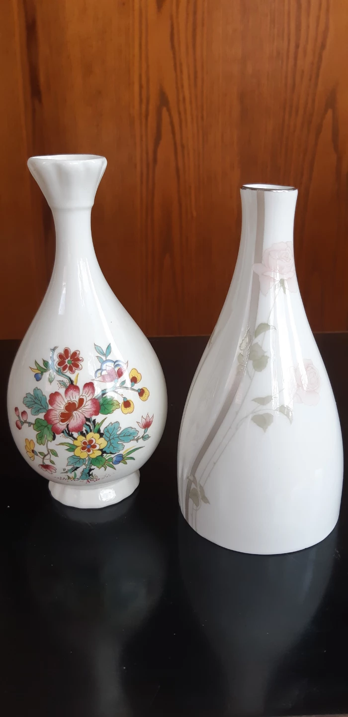 2 Lovely Bud Vases (Fine Bone China)