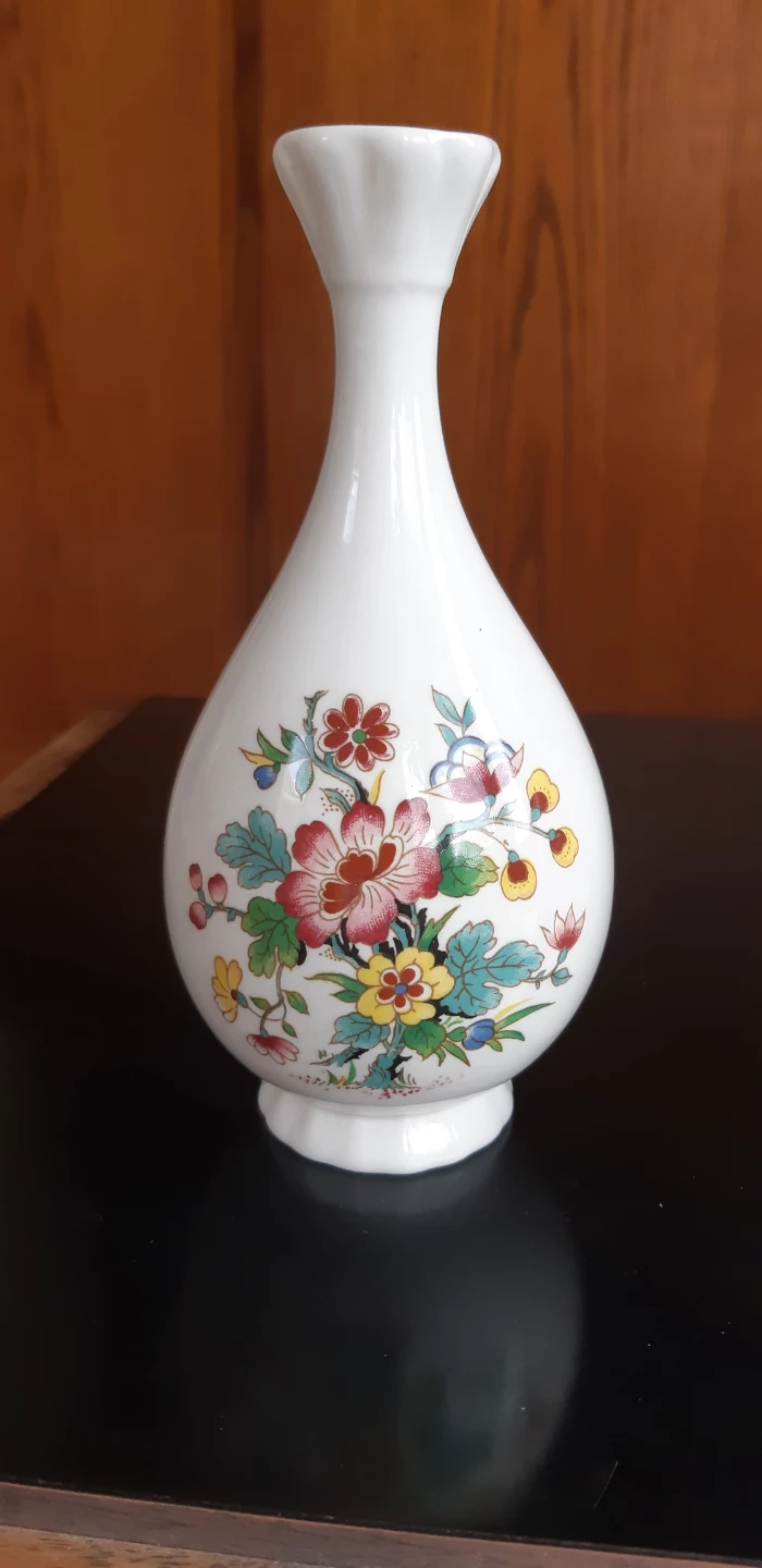 2 Lovely Bud Vases (Fine Bone China) - photo 2